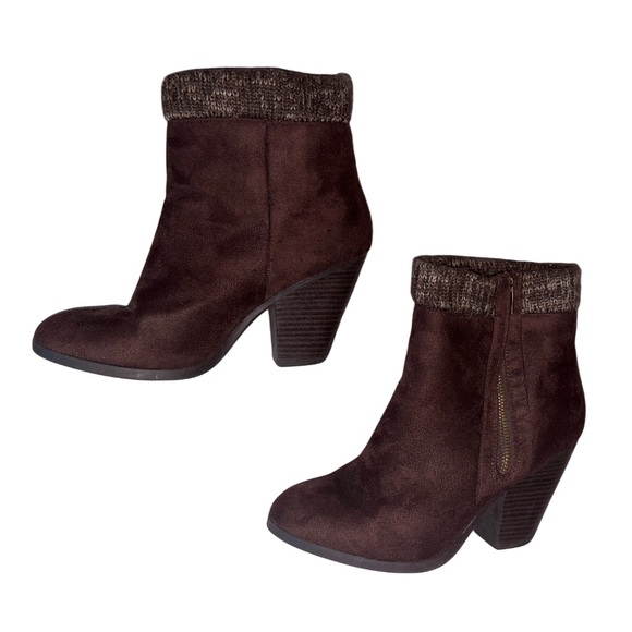 Shoe Dazzle Shoes - Shoe Dazzle Dark Brown Faux Suede Ankle Boots with Knit Cuff